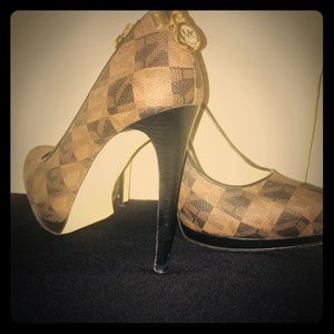 Michael Kors Antoinette pump